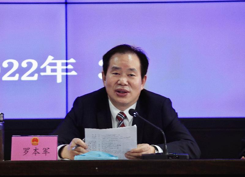 聚焦两会罗本军在参加代表团分组讨论时强调要以干克难担当作为奋力