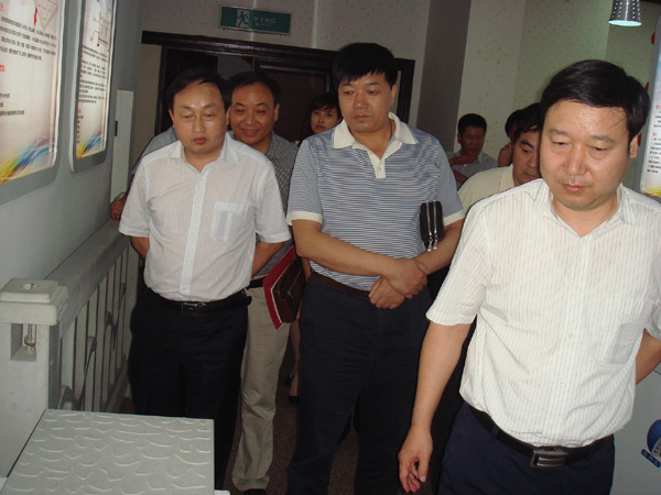 旬阳县政府县长张益民,副县长张继盈带领相关部门负责