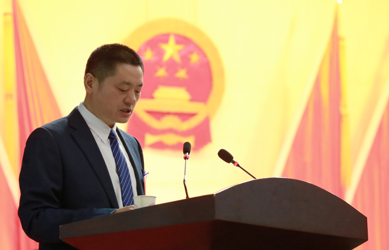 0陈县长作政府工作报告.jpg